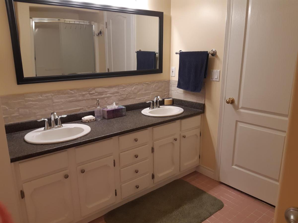 Lakeview House With 4 Rooms Kelowna Near Downtown & Knox Moutain מראה חיצוני תמונה