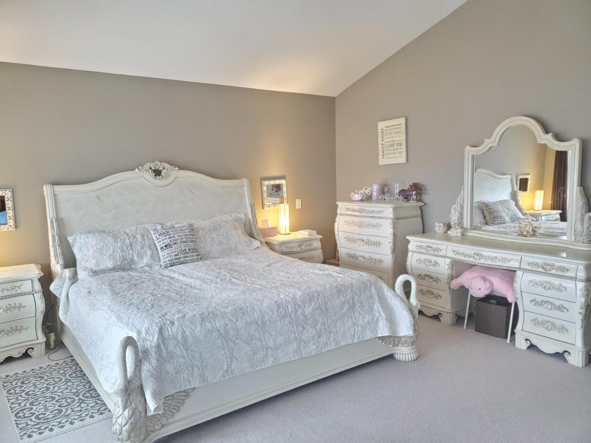 Lakeview House With 4 Rooms Kelowna Near Downtown & Knox Moutain מראה חיצוני תמונה