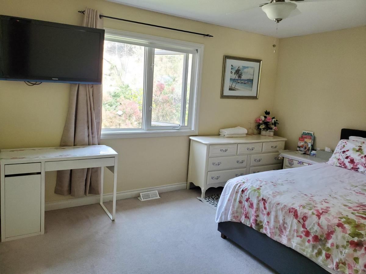 Lakeview House With 4 Rooms Kelowna Near Downtown & Knox Moutain מראה חיצוני תמונה