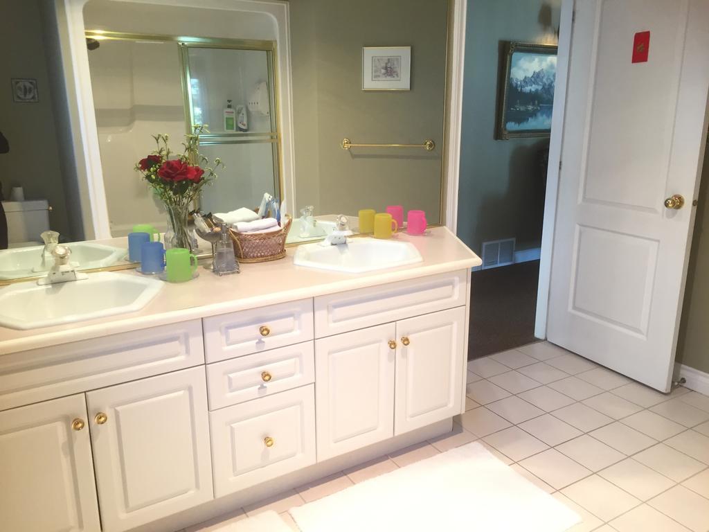 Lakeview House With 4 Rooms Kelowna Near Downtown & Knox Moutain מראה חיצוני תמונה